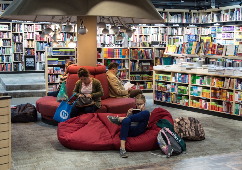 magasin-CHATEAUVERT-min_books_bookstore_book_reader_readers_reading_shop_sale_books-849006